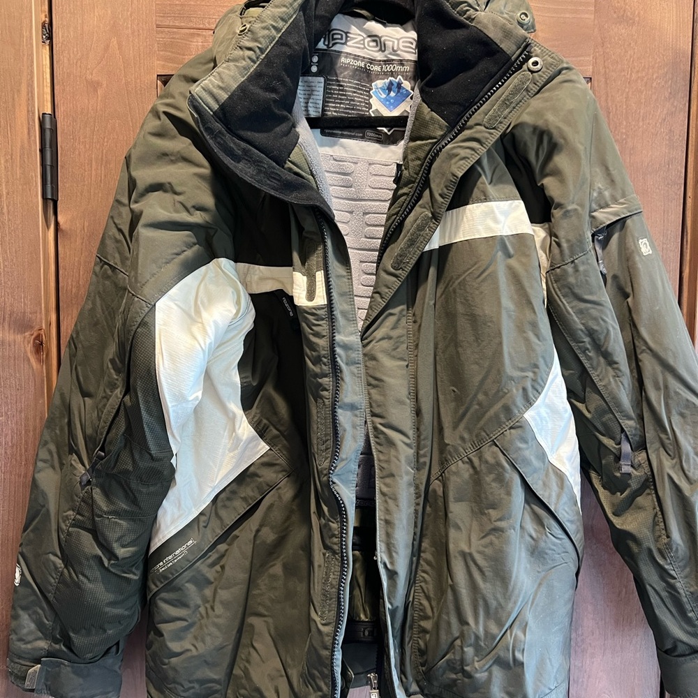 Ripzone Green and White Ski Snowboard Jacket with Rugged Design